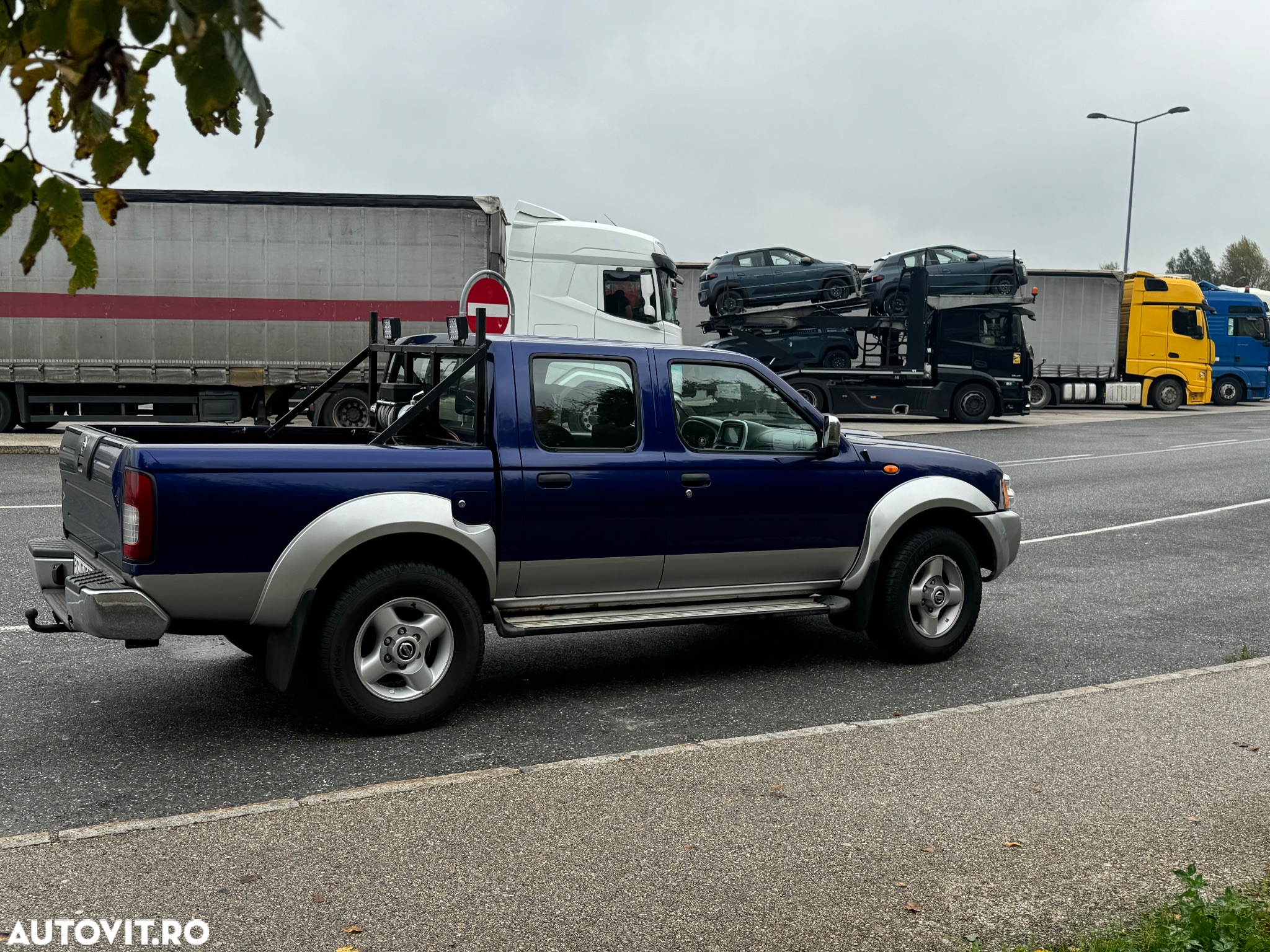 Nissan Pickup - 7