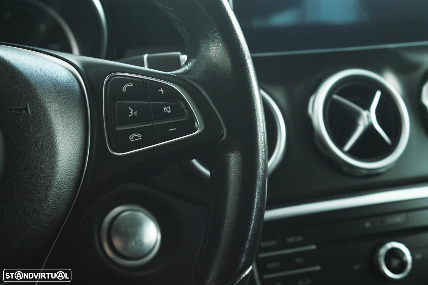 Mercedes-Benz GLA 180 d 7G-DCT - 31