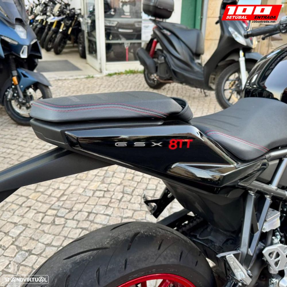 Suzuki GSX 800 S - 18