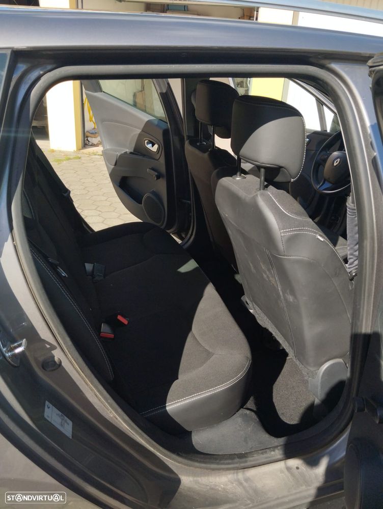 Renault Clio Sport Tourer 1.5 dCi Confort - 19