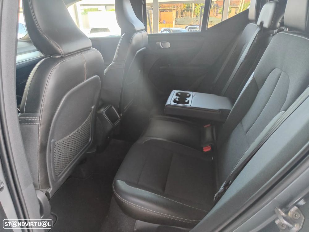 Volvo XC 40 2.0 D3 Momentum Geartronic - 13