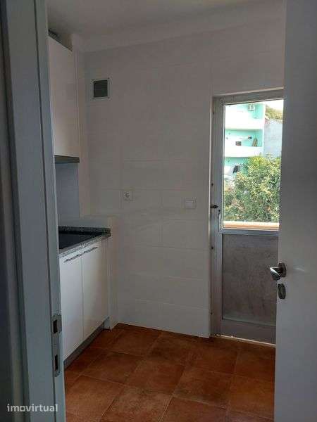Arrenda-se T2 à Pontinha - Grande imagem: 2/8