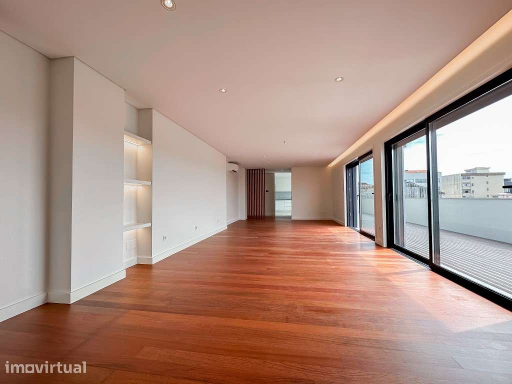 Penthouse T4 Novo Para Arrendamento | Matosinhos - Grande imagem: 3/28