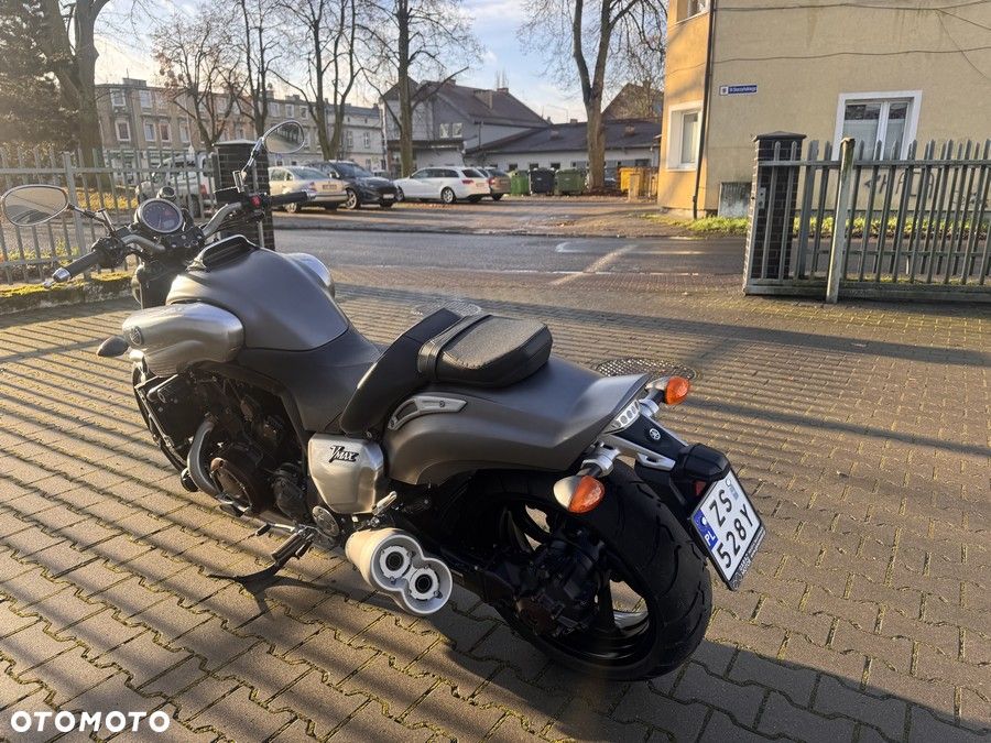 Yamaha V-MAX - 6