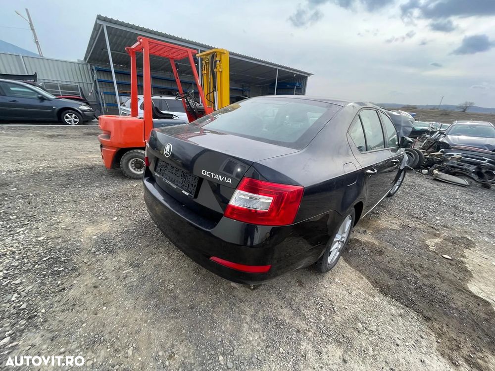Dezmembram Skoda Octavia 3 1.6 tdi CLH - 1