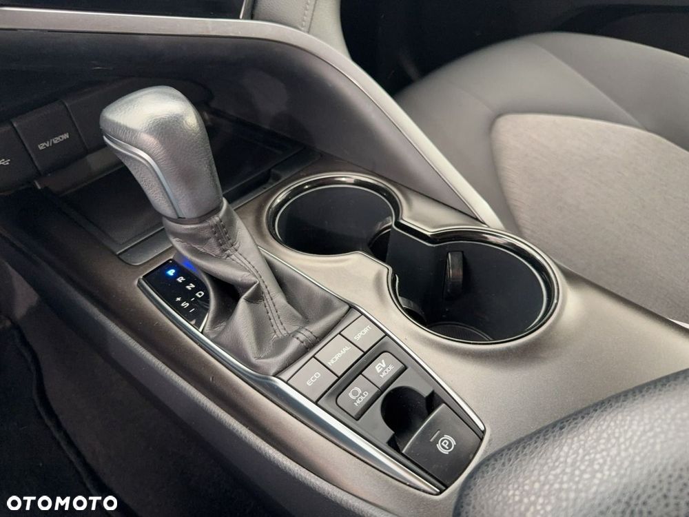 Toyota Camry - 19