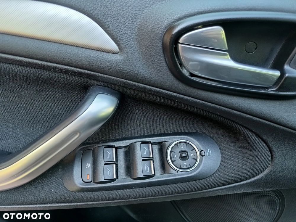 Ford S-Max - 11