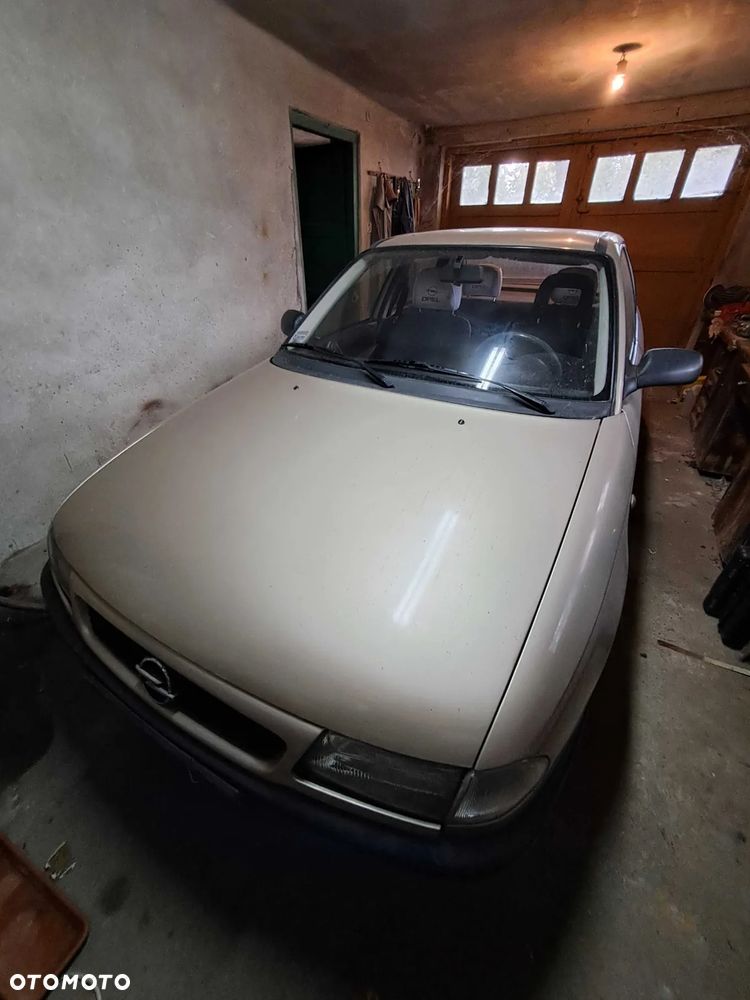 Opel Astra 1.6 GL - 1