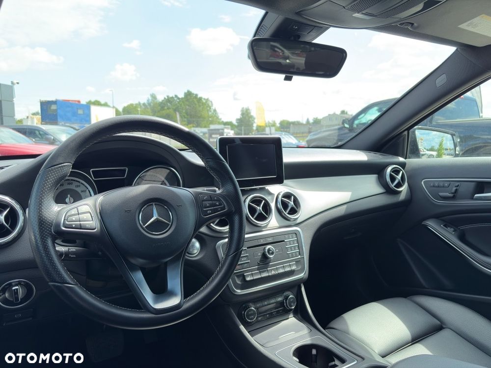 Mercedes-Benz GLA - 12