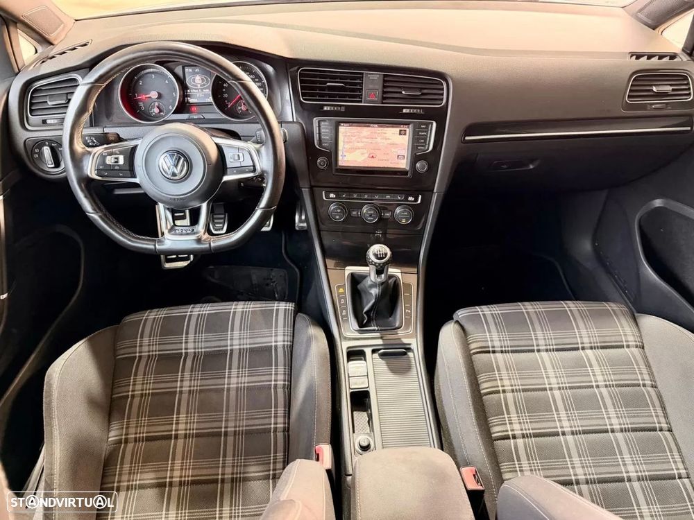 VW Golf 2.0 TDI GTD - 11