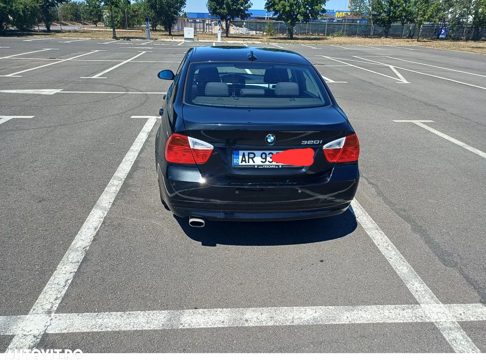 BMW Seria 3 320i - 5