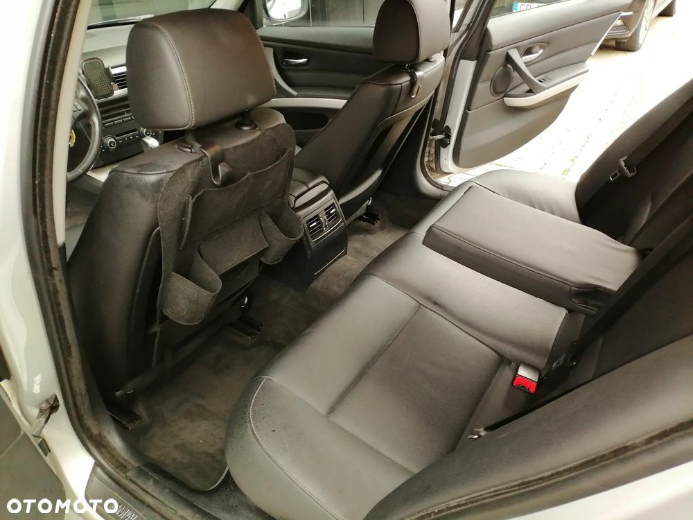 BMW Seria 3 318d Touring - 6
