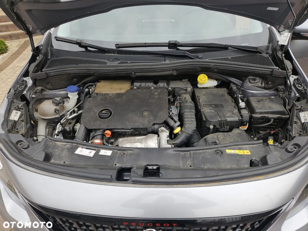 Peugeot 2008 1.5 BlueHDi GT Line S&S - 24