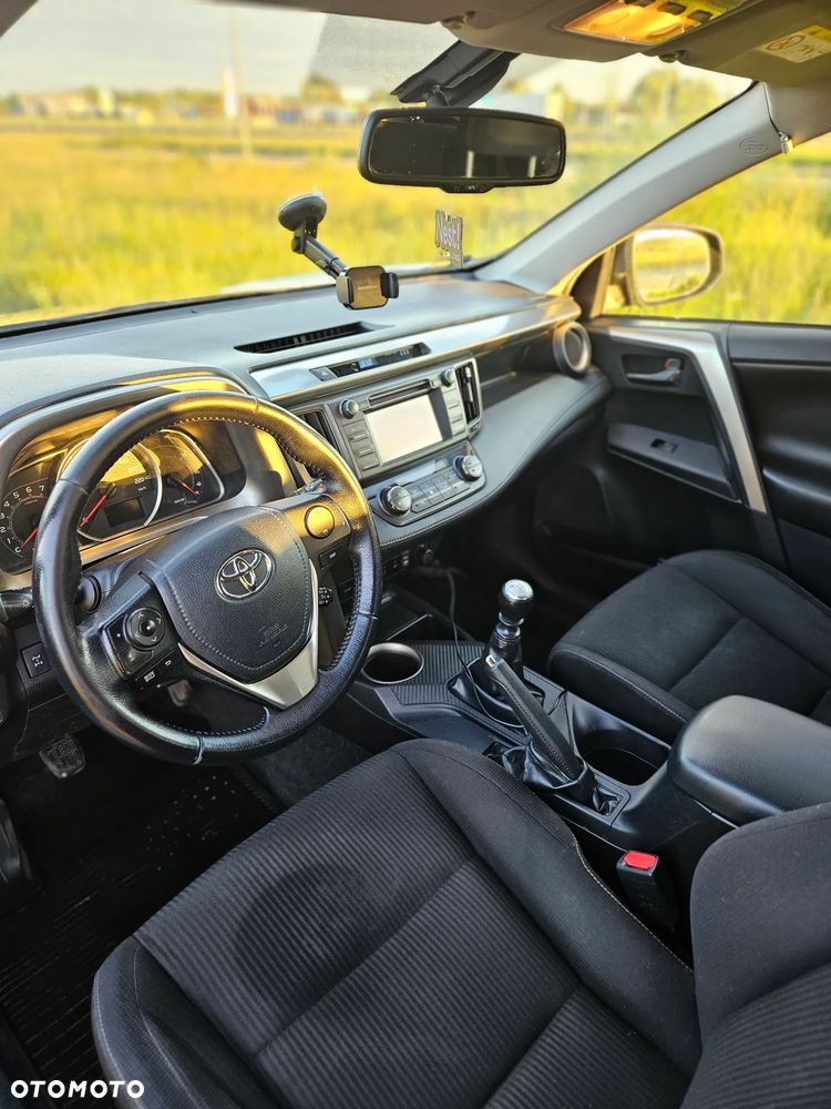 Toyota RAV4 2.2 D-4D Premium - 11