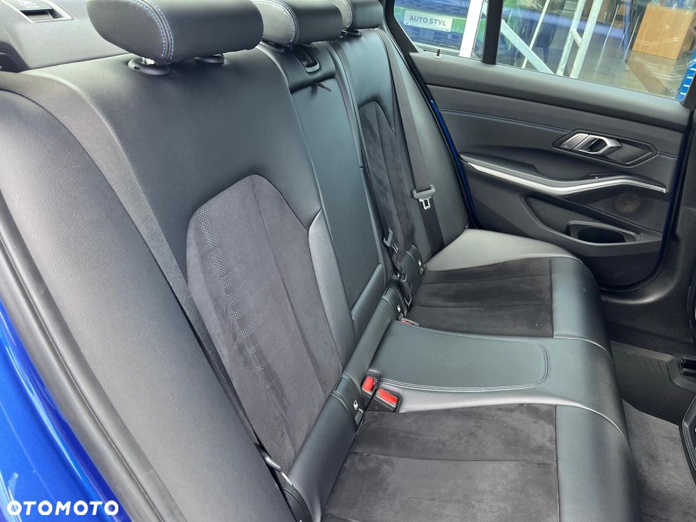 BMW Seria 3 330i M Sport sport - 21
