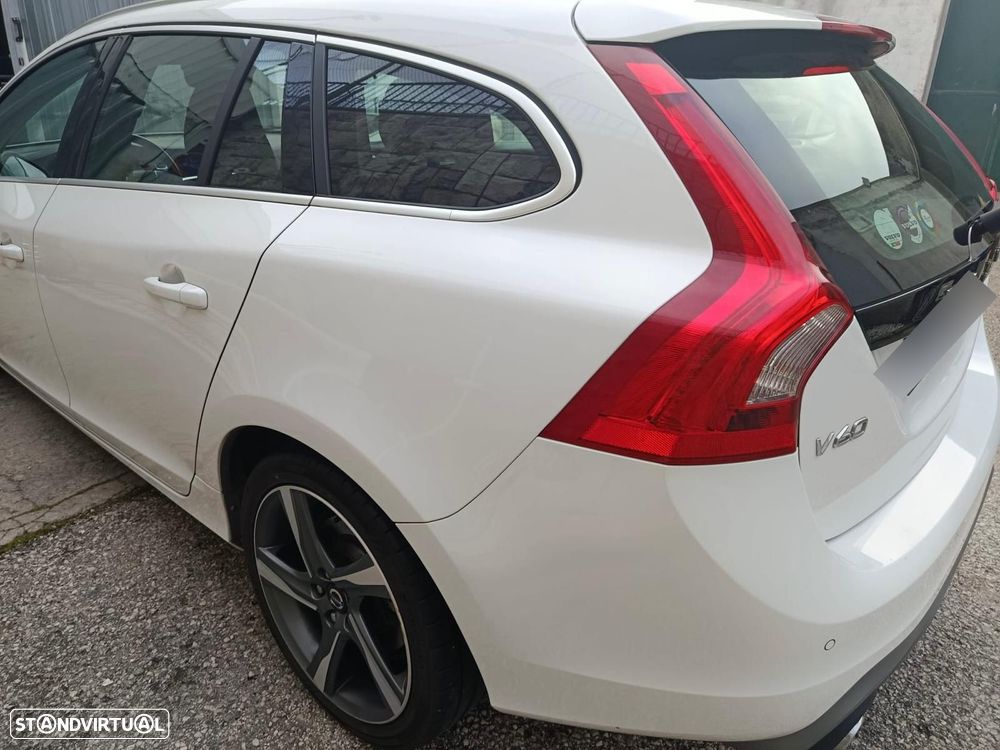Volvo V60 2.0 D4 R-Design Momentum - 27