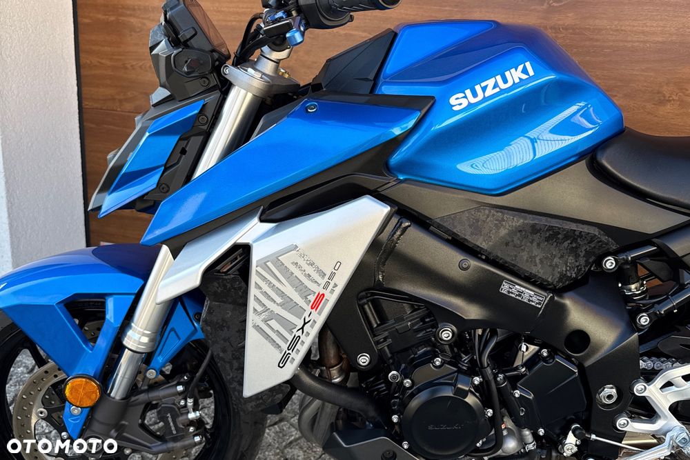 Suzuki GSX - 22