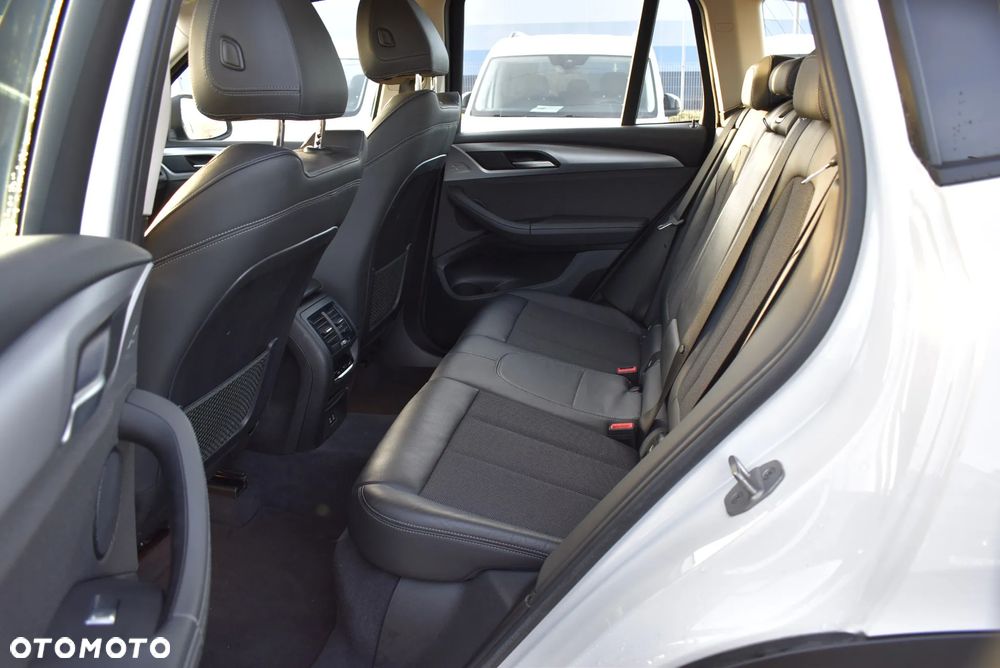 BMW X3 xDrive20i GPF Advantage - 12