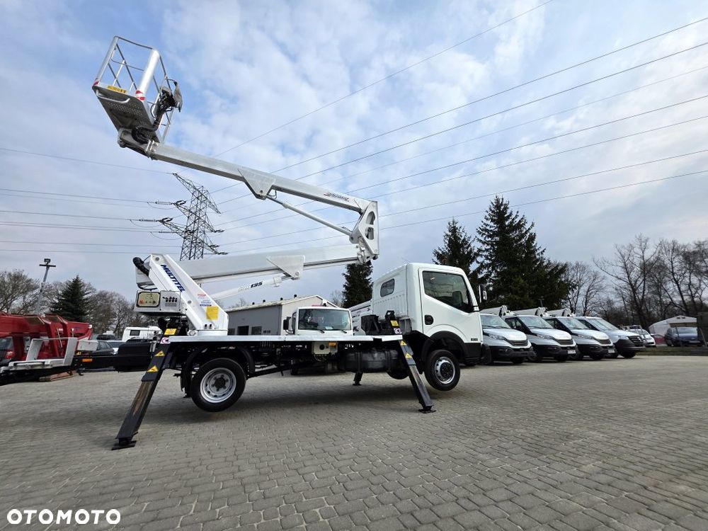 Nissan Cabstar / Multitel HX195 - 13