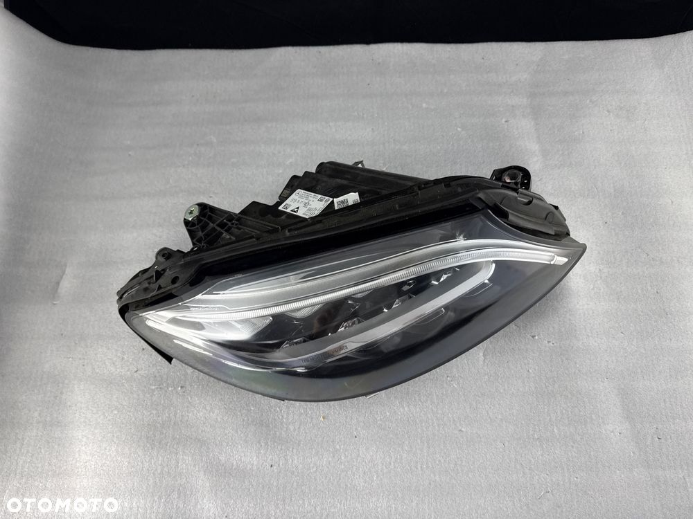 Reflektor Przód strona prawa Mercedes-Benz C W205 A205 Performance Lift - 2