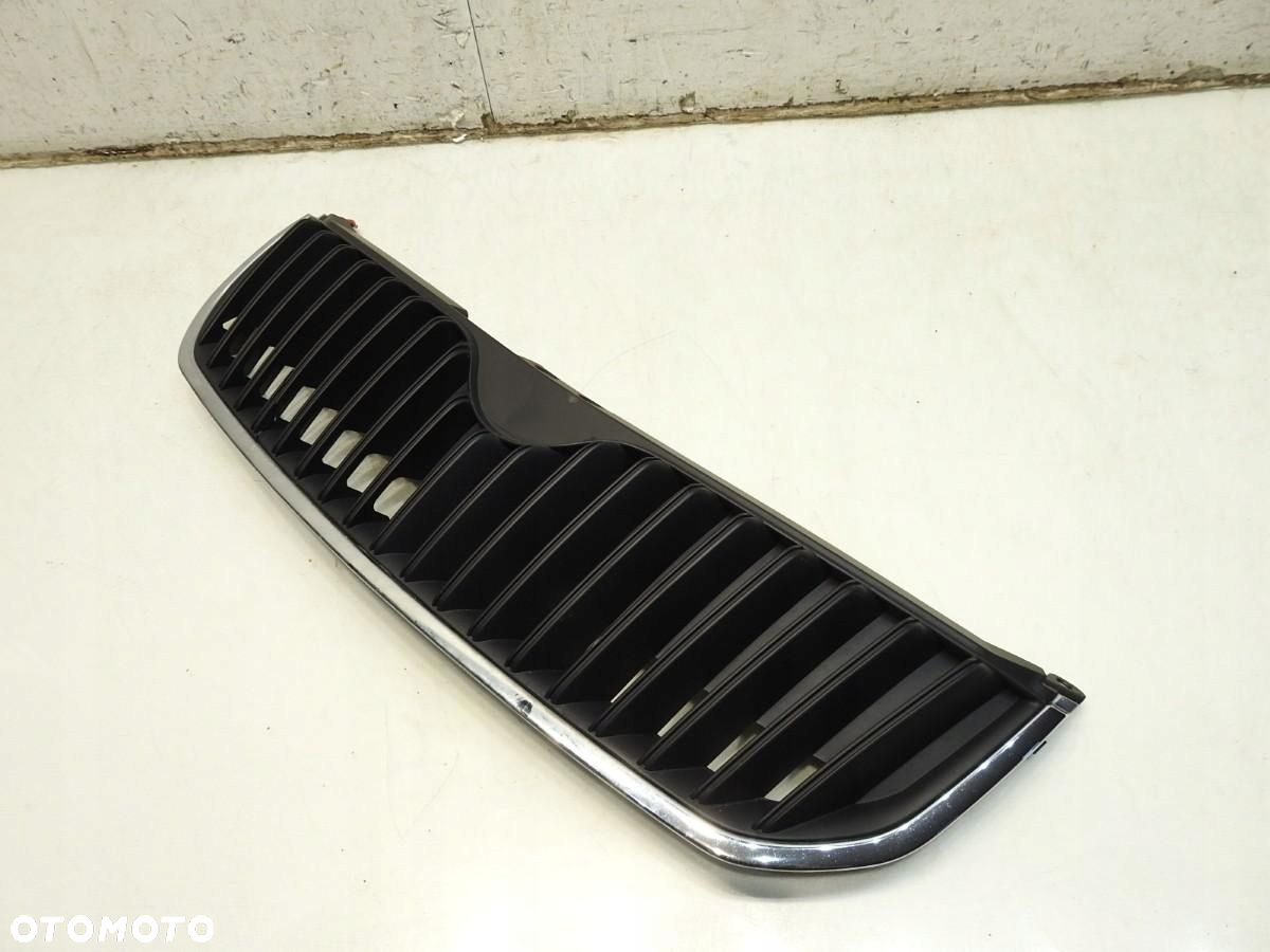 GRILL ATRAPA SKODA SUPERB II 3T0853668A - 8