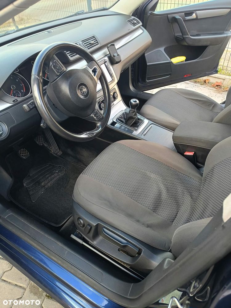Volkswagen Passat - 20