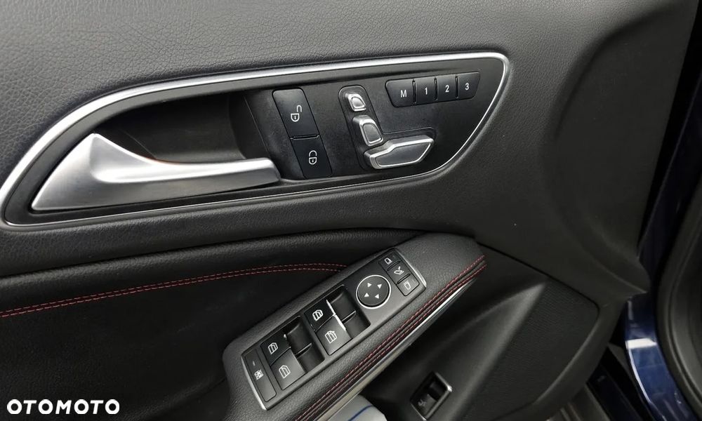 Mercedes-Benz GLA - 16