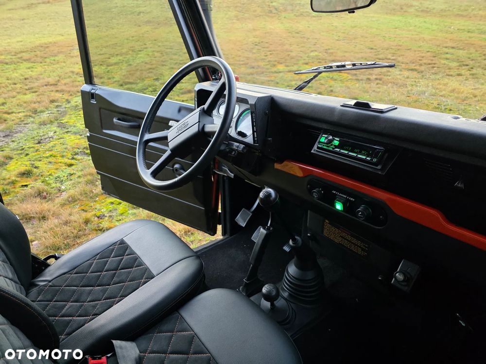 Land Rover Defender - 28
