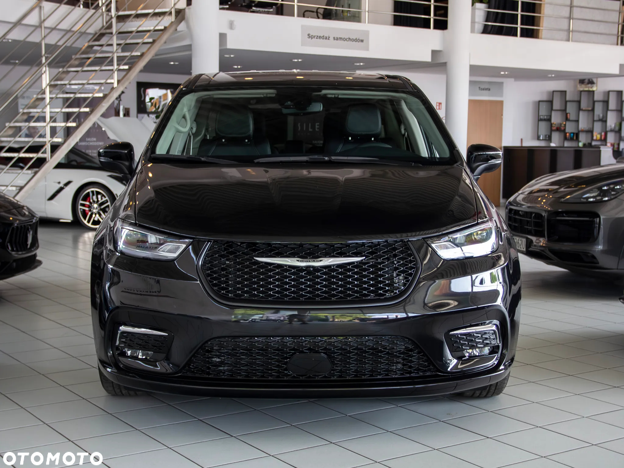Chrysler Pacifica - 2