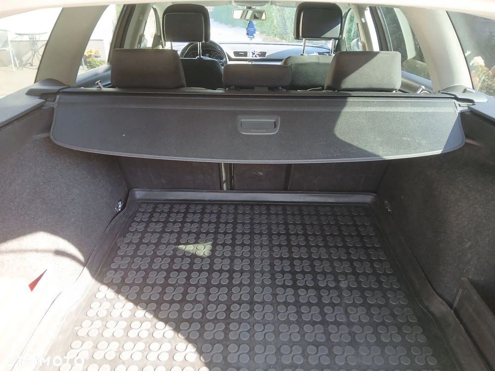 Volkswagen Passat 1.6 TDI DPF BlueMot Comfortline - 8