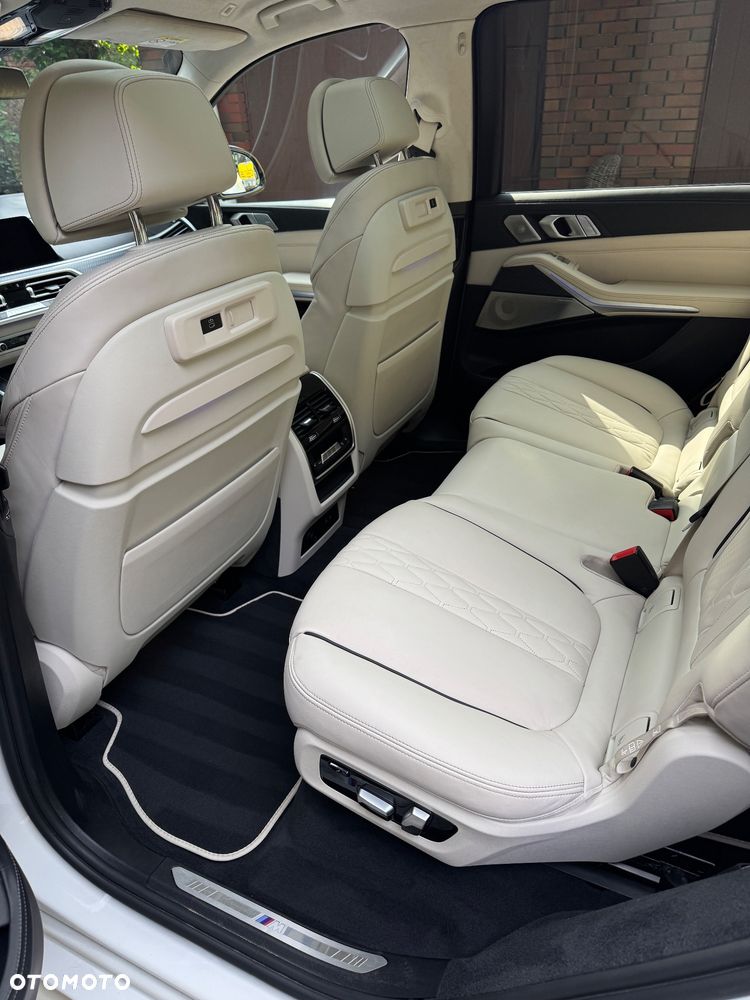 BMW X7 M50i sport - 13