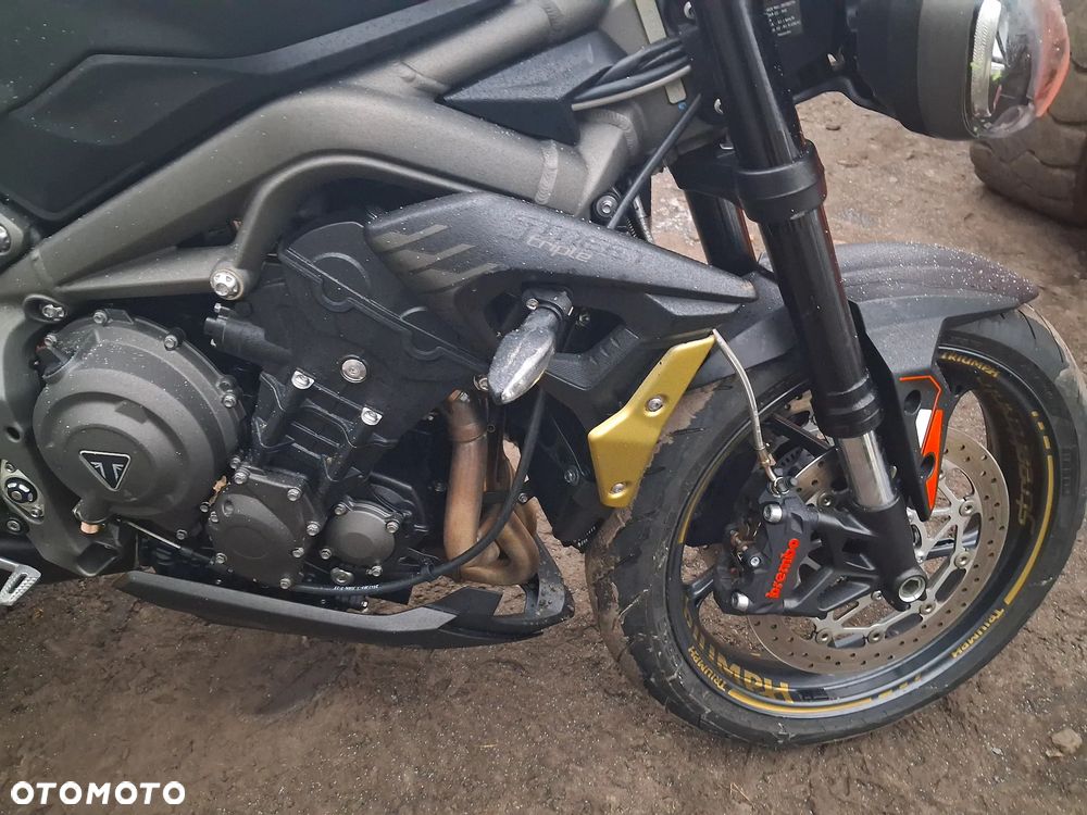 Triumph Street Triple - 16