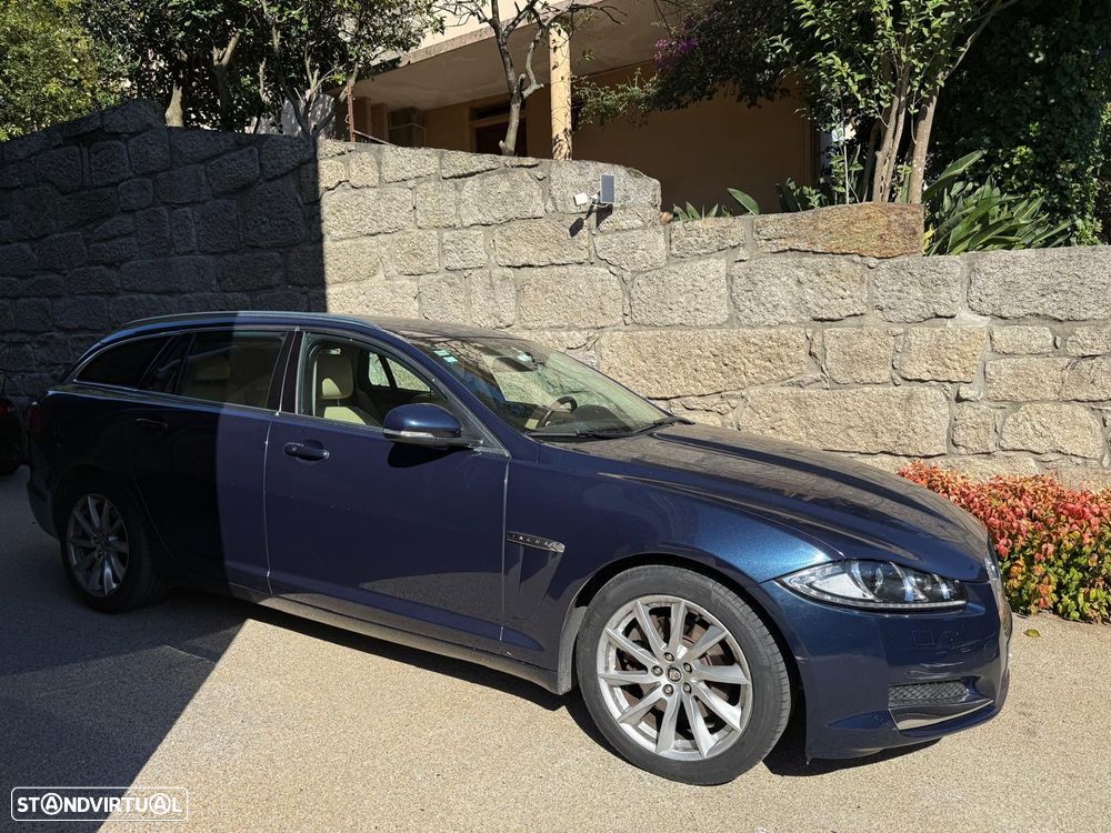 Jaguar XF Sportbrake 2.2 D Luxury - 3
