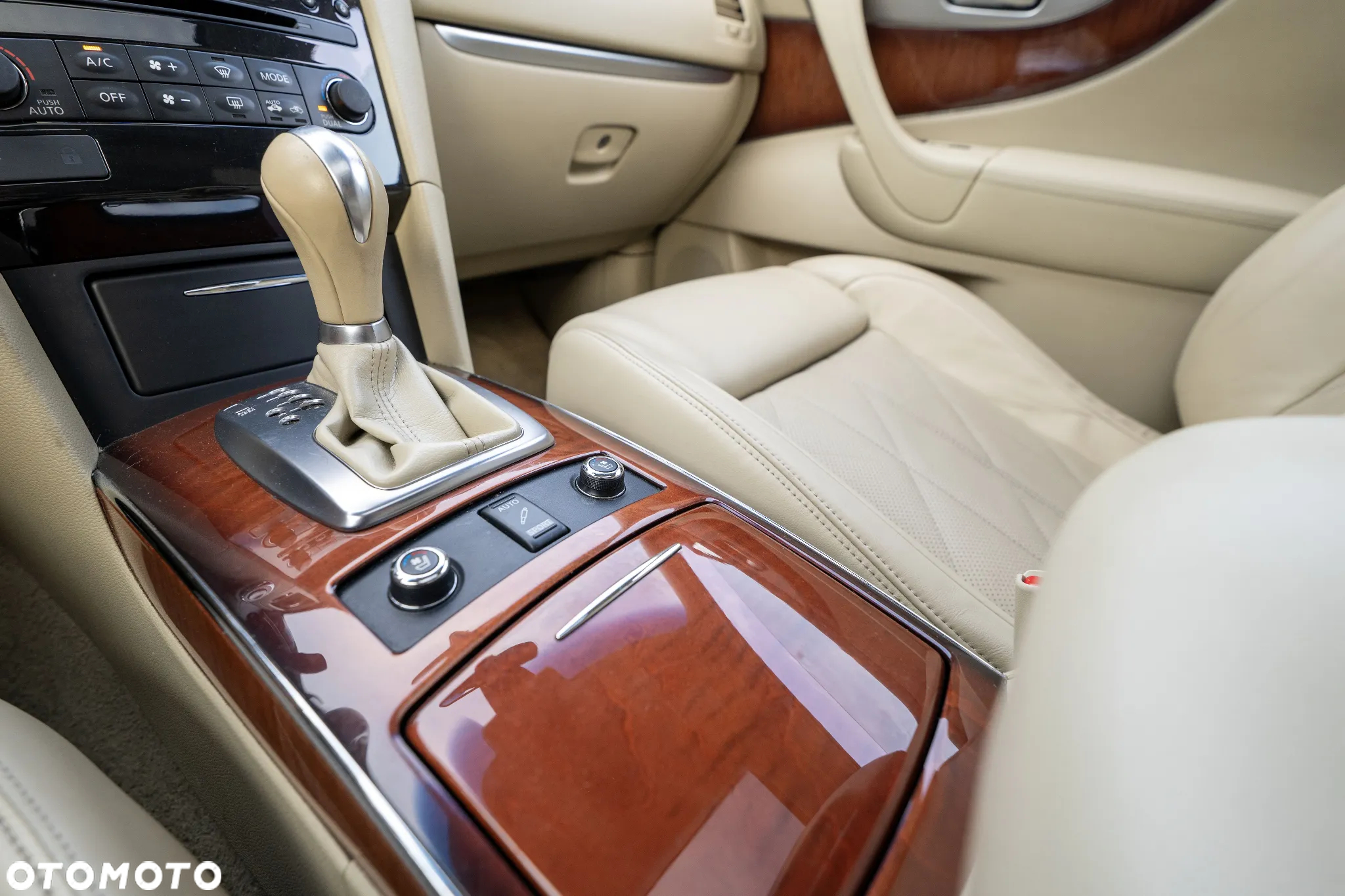 Infiniti QX70 - 19