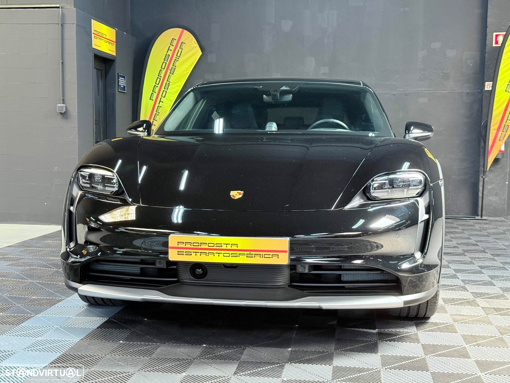 Porsche Taycan Cross Turismo 4 - 5