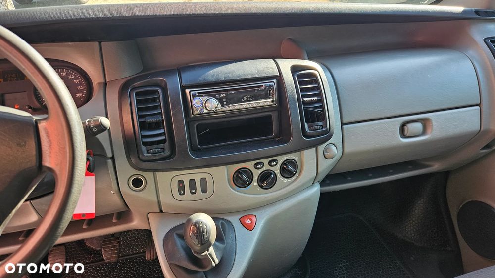 Opel Vivaro - 12