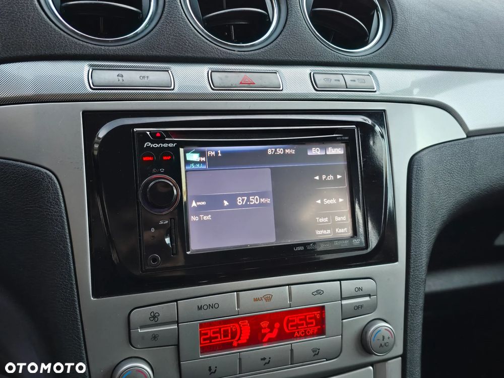 Ford Galaxy 2.0 Ghia - 26