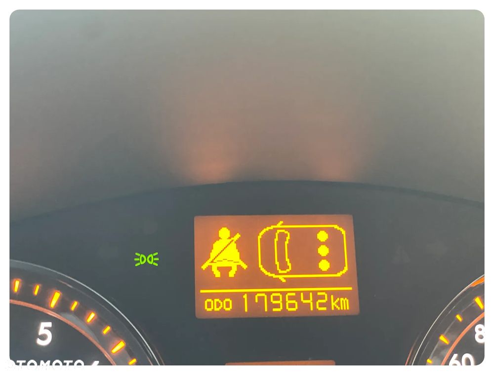 Toyota Avensis 1.6 Luna - 28