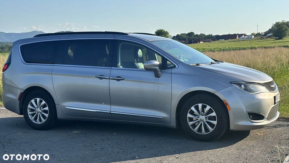 Chrysler Pacifica - 32