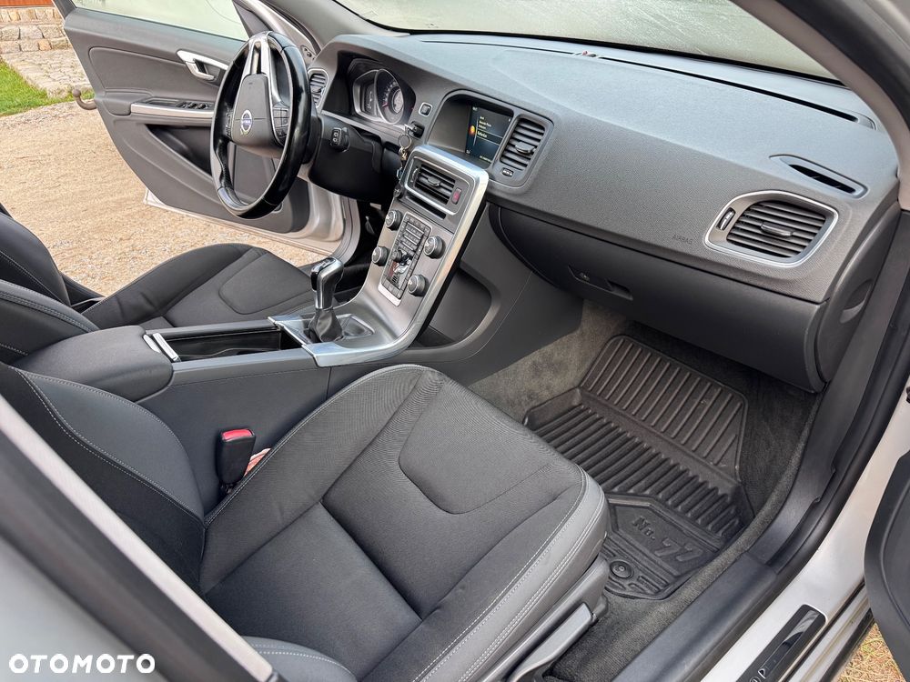 Volvo V60 D4 Drive-E Momentum - 13