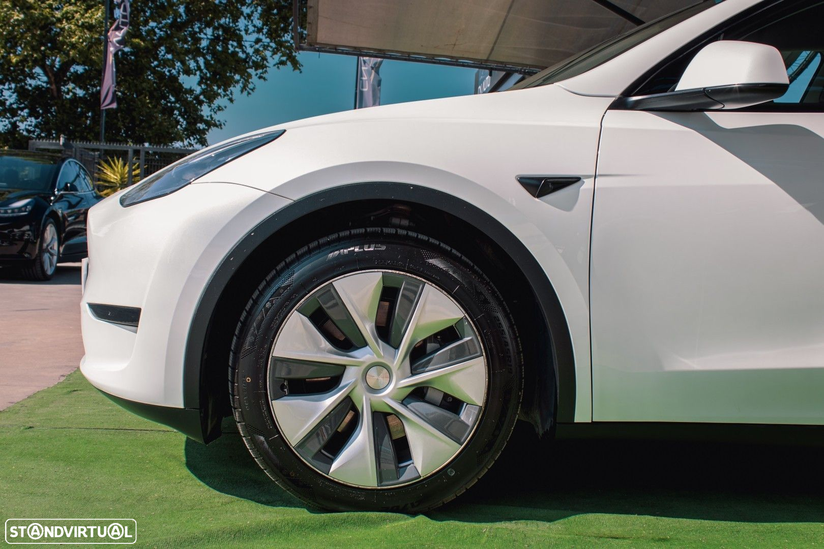 Tesla Model Y Long Range Dual Motor AWD - 12