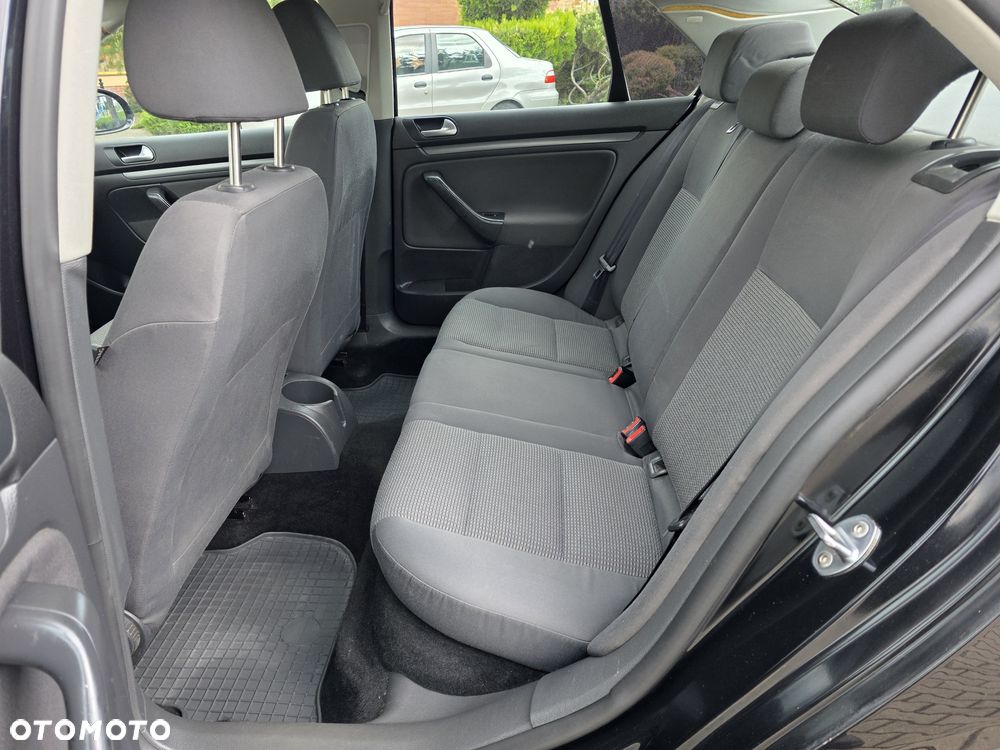 Volkswagen Jetta - 8