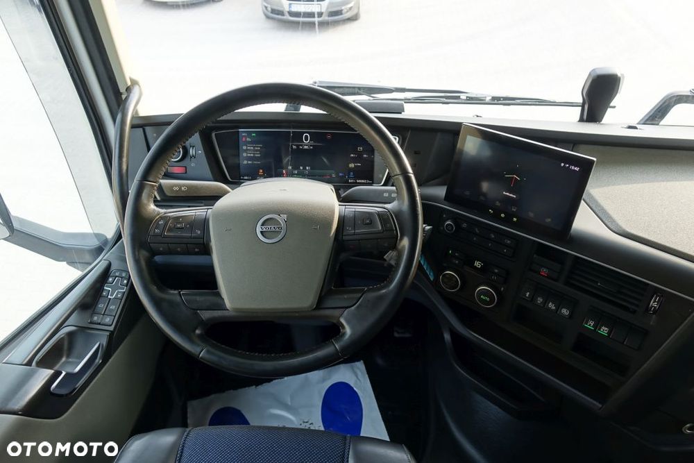 Volvo FH 500 GLOBETROTTER XL / I-SAVE / STANDARD / AUTOMAT / EURO 6 / KLIMATYZACJA POSTOJOWA / LODÓWKA / LED / NAVI / 2 ZBIORNIKI - 28