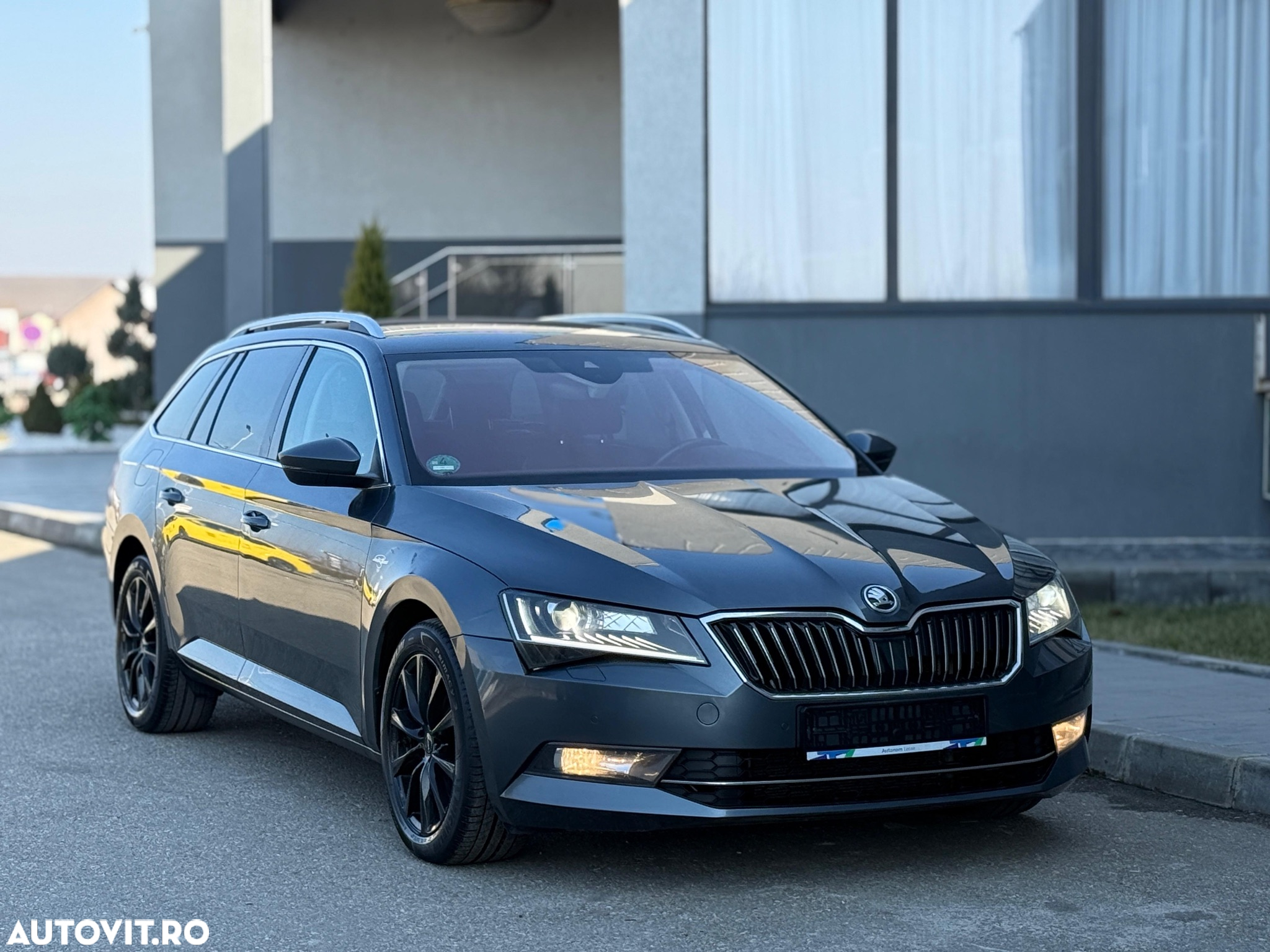 Skoda Superb 2.0 TDI DSG 4X4 Laurin & Klement - 2