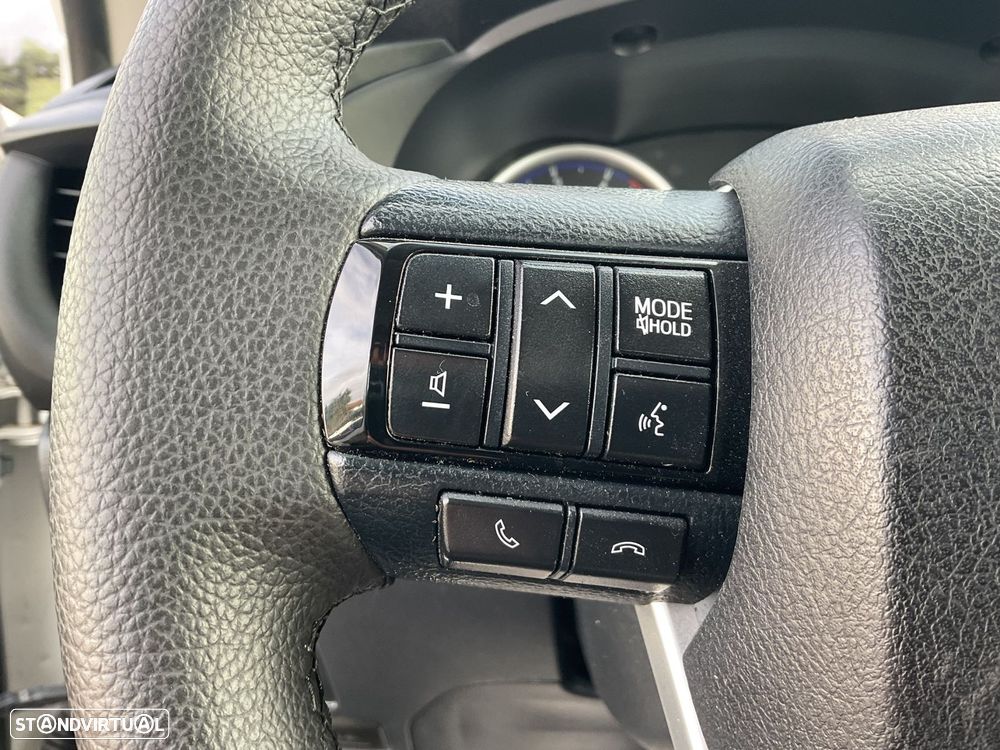 Toyota Hilux 2.4 D-4D CE - 32