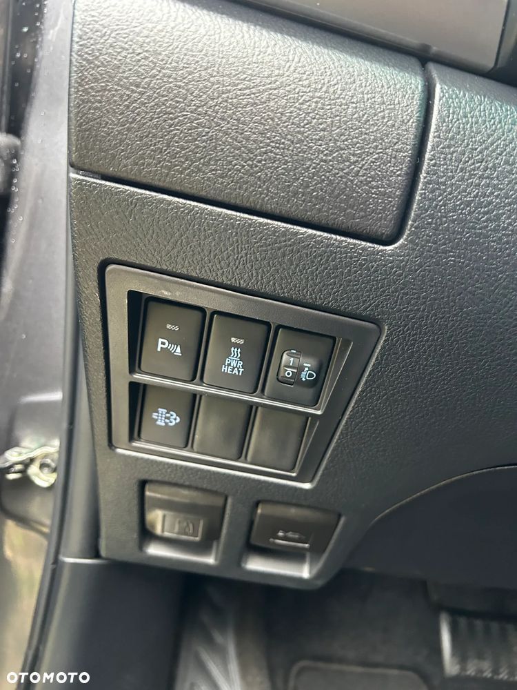 Toyota Hilux 4x4 Double Cab Autm Executive - 22