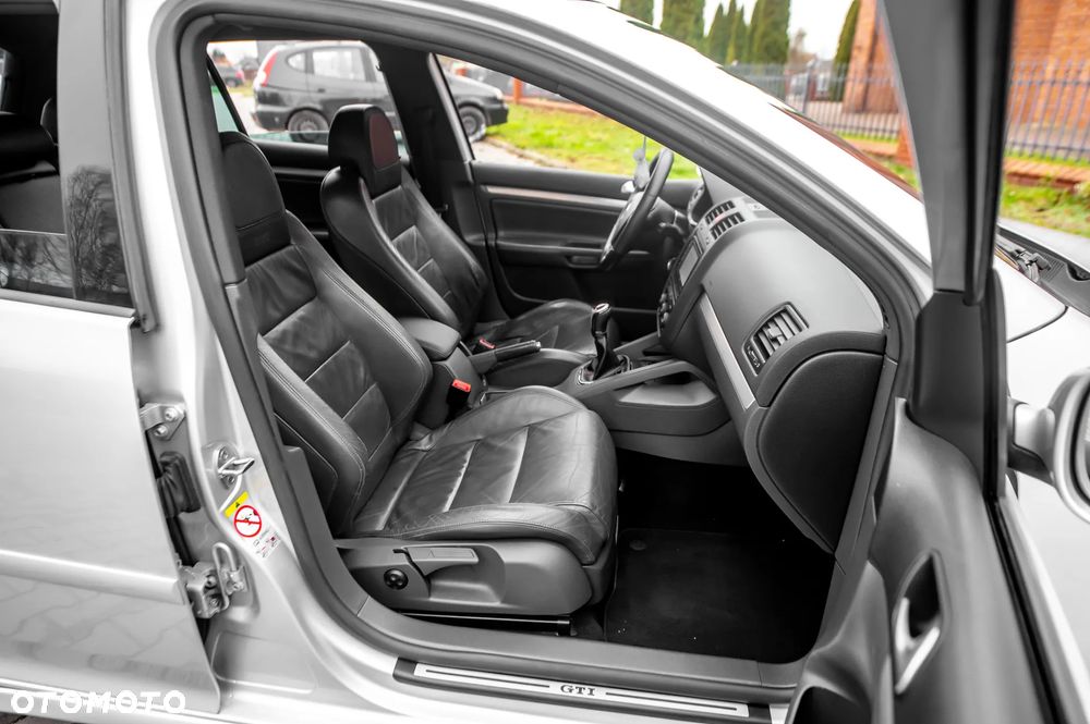 Volkswagen Golf 2.0 GTI - 8