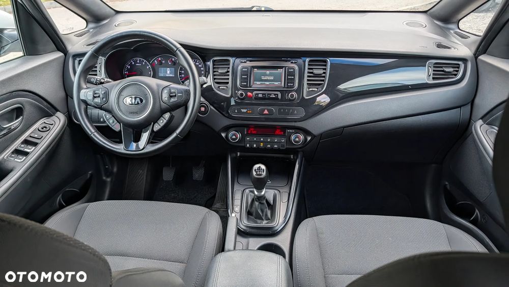 Kia Carens 1.6 GDI Attract - 14