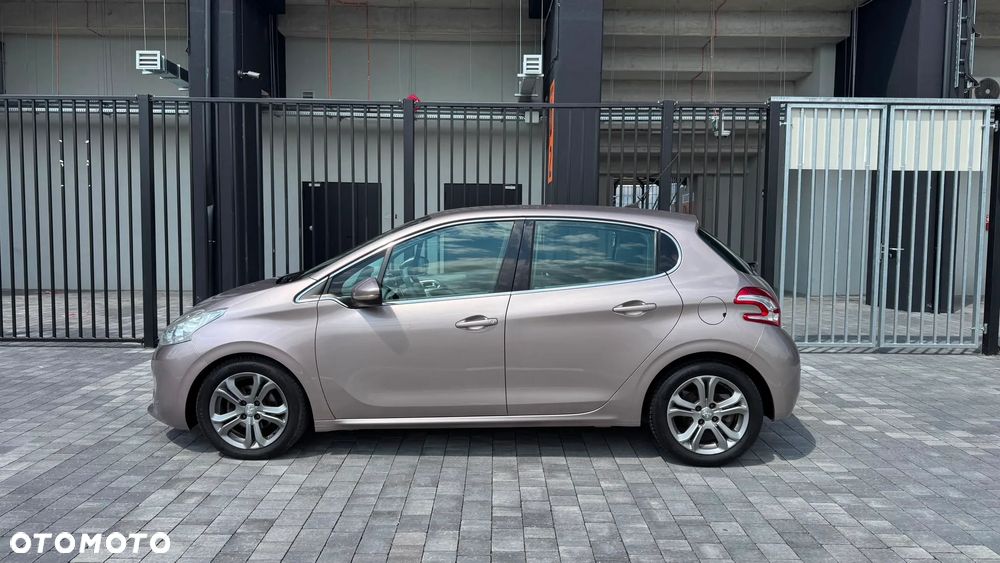 Peugeot 208 - 16