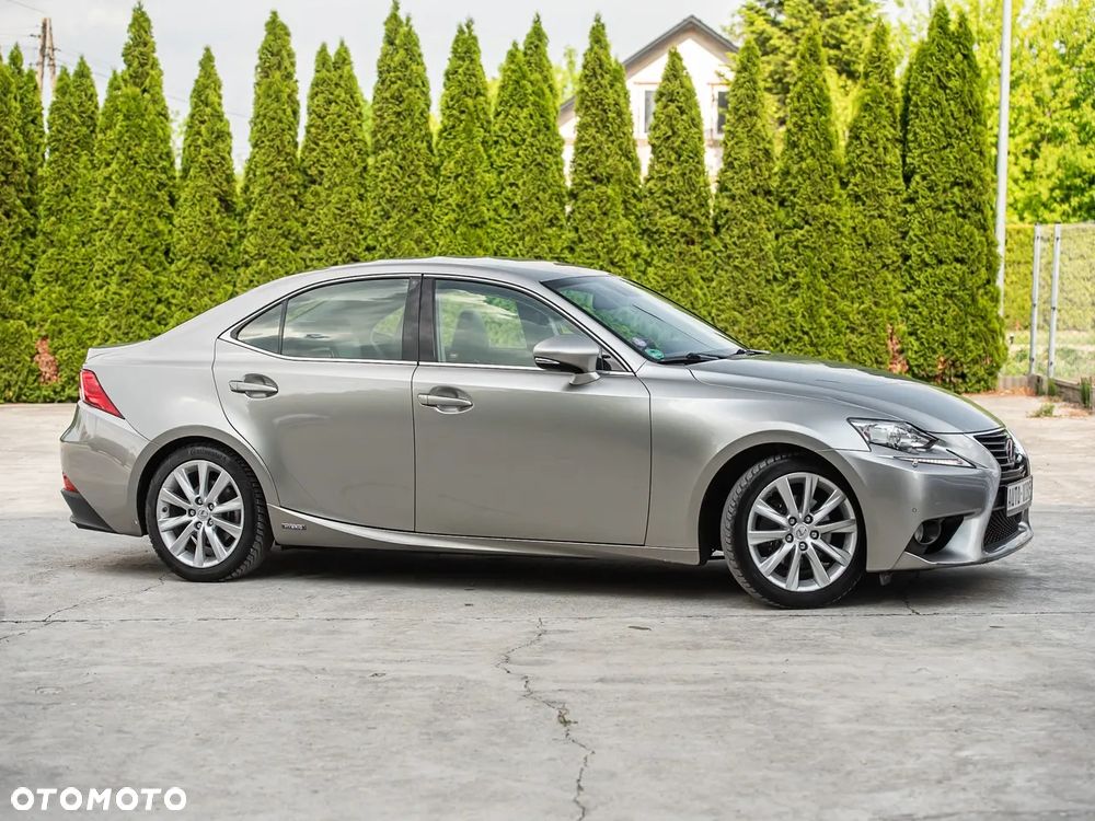 Lexus IS Luxury Line - 3